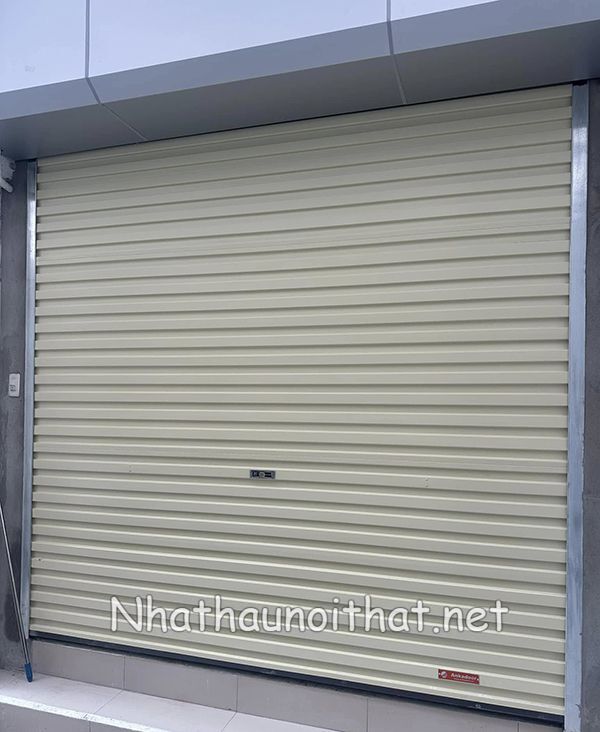 Cửa Cuốn Kéo Tay Giá Rẻ Bất Ngờ – Xem Ngay Mẫu Đẹp, Bền Bỉ, Dễ Dùng! cua cuon tam lien 19