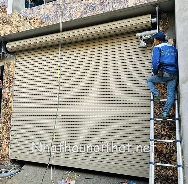 Cửa Cuốn Austdoor Giá Bao Nhiêu? Xem Ngay Mẫu Đẹp Chuẩn Hãng! lap dat cua cuon 11