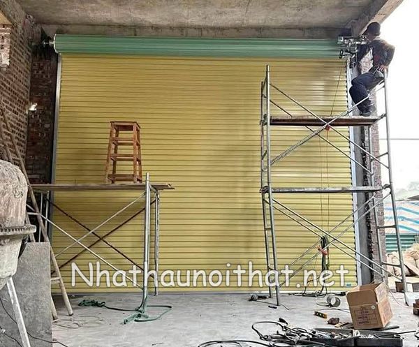 Cửa Cuốn Giá Rẻ Có Tốt Không? Xem Ngay Báo Giá Và Mẫu Hot! lap dat cua cuon 3