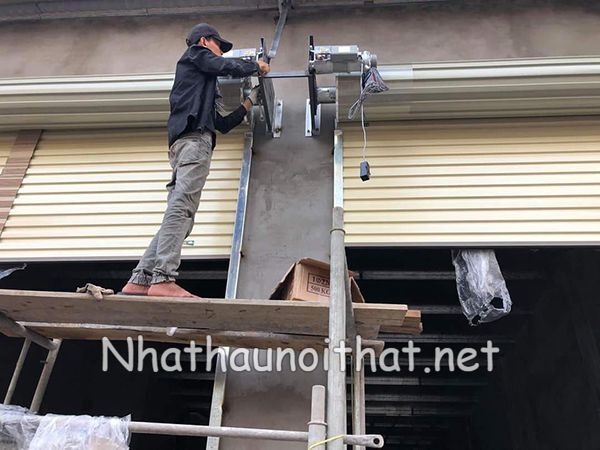 Báo Giá Cửa Cuốn Tự Động – Vận Hành Êm, Mẫu Đẹp, Giá Rẻ Bất Ngờ! lap dat cua cuon 5