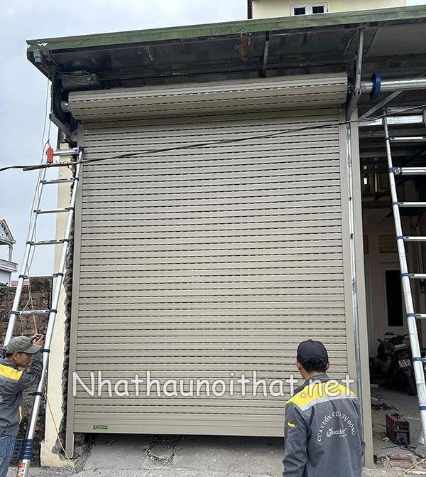 Cửa Cuốn Kéo Tay Giá Rẻ Bất Ngờ – Xem Ngay Mẫu Đẹp, Bền Bỉ, Dễ Dùng! lap dat cua cuon 8
