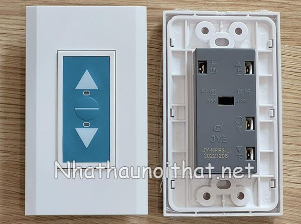 Giá Lắp Đặt Cửa Cuốn Mới Nhất 2025 – Xem Ngay Trước Khi Thi Công! nut bam dieu khien