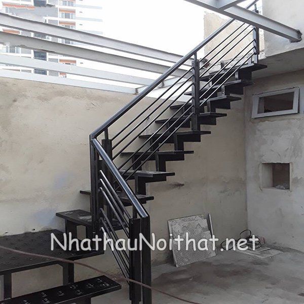 Cầu Thang Sắt Ngoài Trời Giá Bao Nhiêu? Khám Phá 50 Mẫu Đẹp Nhất Mẫu cầu thang sắt xương cá đep
