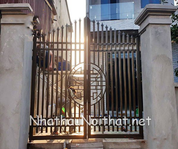 Xem Báo Giá & 50 Mẫu Cửa Cổng Sắt 2 Cánh Đẹp, Đơn Giản, Hiện Đại cua cong sat 2 canh don gian 11