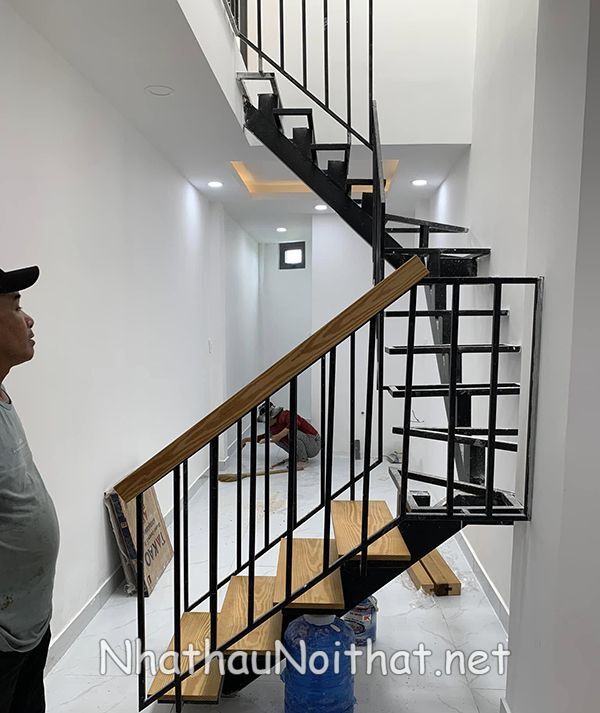 Top 50 Mẫu Cầu Thang Sắt Xương Cá Đẹp, Sang Trọng – Báo Giá Mới Nhất cau thang sat gac lung 38