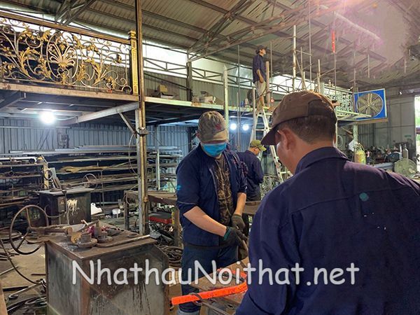 Top 50 Mẫu Cửa Sắt 2 Cánh Đẹp Nhất – Giá Rẻ Bất Ngờ, Xem Ngay! gia cong lam cua cong sat my thuat 12