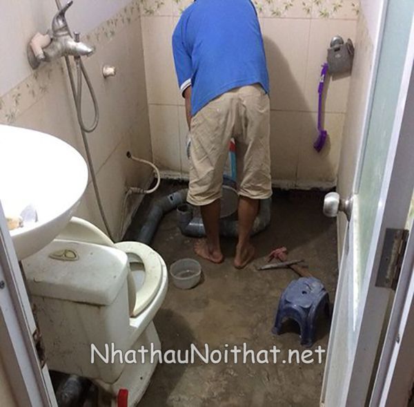 sua nha ve sinh 18