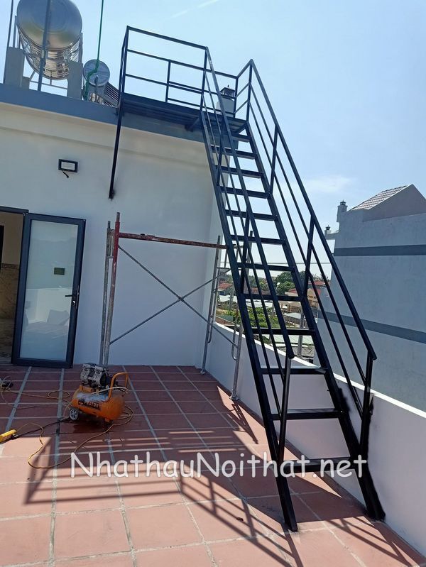 Cầu Thang Sắt Ngoài Trời Giá Bao Nhiêu? Khám Phá 50 Mẫu Đẹp Nhất cau thang sat ngoai troi 1