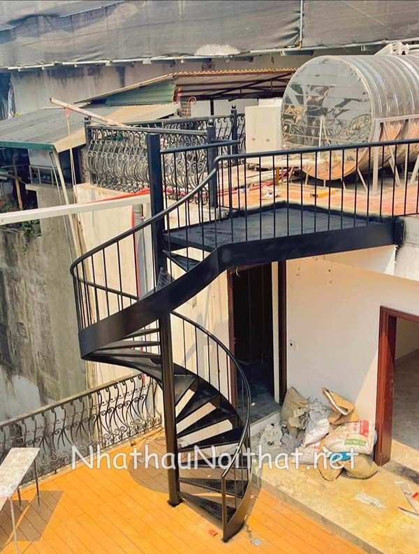 Cầu Thang Sắt Ngoài Trời Giá Bao Nhiêu? Khám Phá 50 Mẫu Đẹp Nhất cau thang sat ngoai troi 14