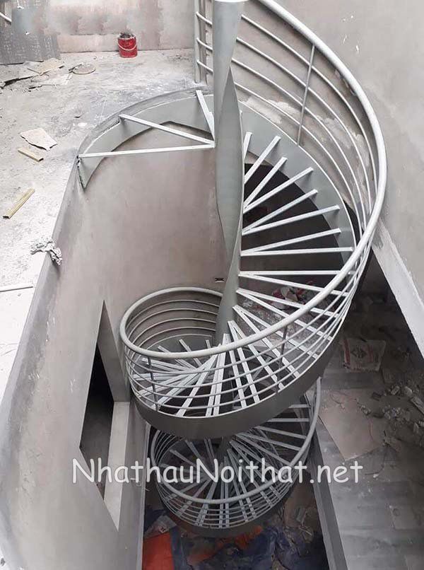 Cầu Thang Sắt Ngoài Trời Giá Bao Nhiêu? Khám Phá 50 Mẫu Đẹp Nhất cau thang sat ngoai troi 3