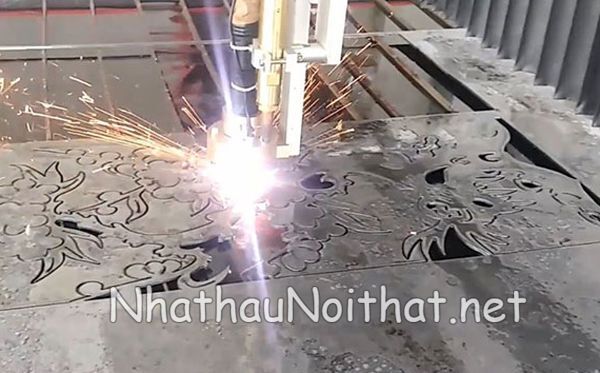 Gợi Ý 50 Mẫu Cửa Cổng Sắt CNC 4 Cánh Đẹp, Hiện Đại – Xem Ngay Báo Giá gia cong lap dat cua cong sat cnc 1