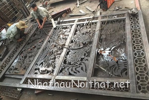 Gợi Ý 50 Mẫu Cửa Cổng Sắt CNC 4 Cánh Đẹp, Hiện Đại – Xem Ngay Báo Giá gia cong lap dat cua cong sat cnc 5