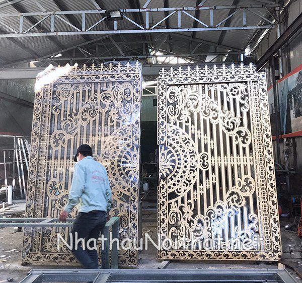 Gợi Ý 50 Mẫu Cửa Cổng Sắt CNC 4 Cánh Đẹp, Hiện Đại – Xem Ngay Báo Giá gia cong lap dat cua cong sat cnc 7