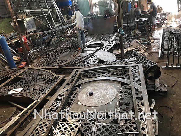 Gợi Ý 50 Mẫu Cửa Cổng Sắt CNC 4 Cánh Đẹp, Hiện Đại – Xem Ngay Báo Giá gia cong lap dat cua cong sat cnc 8