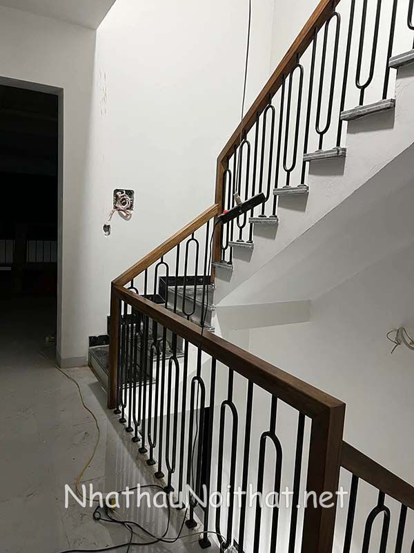 Xem 50 Mẫu Lan Can Cầu Thang Sắt Đẹp Hiện Đại – Báo Giá Hấp Dẫn! lan can cau thang sat 2