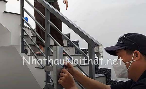 Xem 50 Mẫu Lan Can Cầu Thang Sắt Đẹp Hiện Đại – Báo Giá Hấp Dẫn! lan can cau thang sat 36