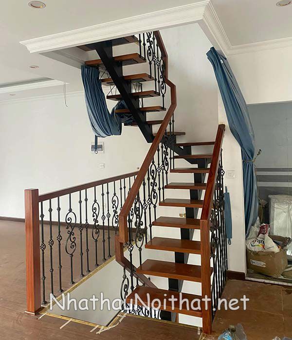 Top 50 Mẫu Cầu Thang Sắt Xương Cá Đẹp, Sang Trọng – Báo Giá Mới Nhất cau thang sat dep 12