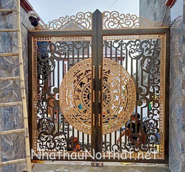 Mê Mẩn Với 50 Mẫu Cửa Cổng Sắt CNC Đẹp Hiện Đại – Giá Cực Ưu Đãi! cua cong sat CNC 2 canh 18