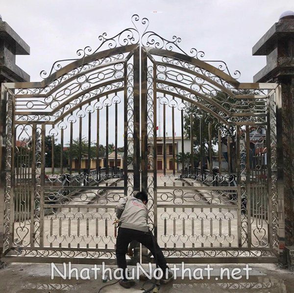 gia cong lap dat cua cong inox 12