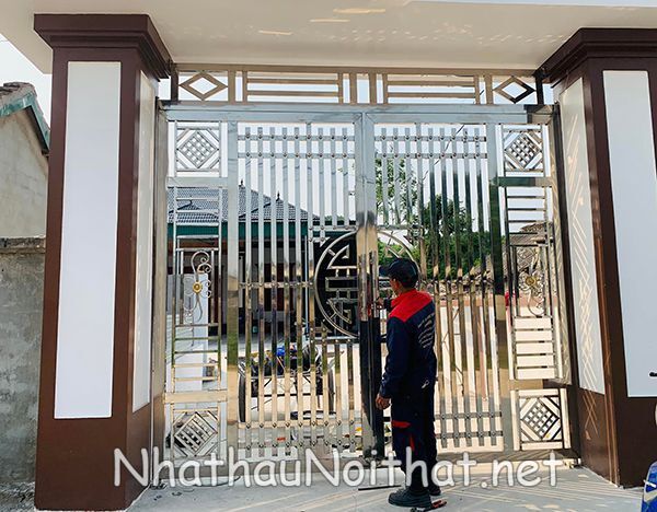 Xem 50 Mẫu Cửa Cổng Inox 2 Cánh Đẹp Vừa Ra Mắt – Báo Giá Cực Hấp Dẫn gia cong lap dat cua cong inox 15