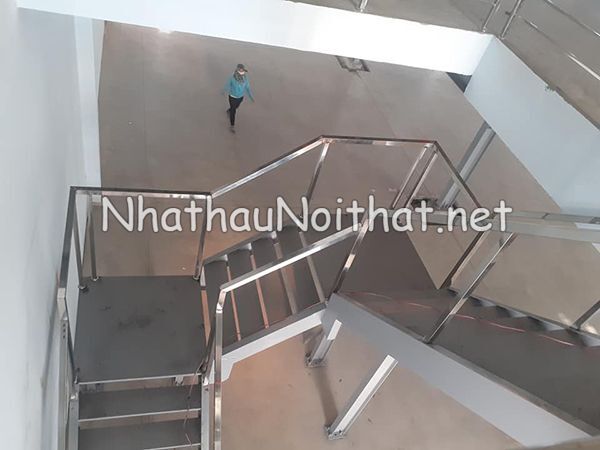 mau cau thang inox 15