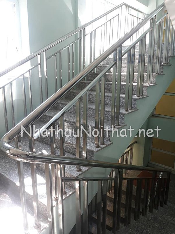 mau cau thang inox 30