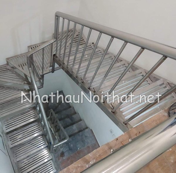 mau cau thang inox 31