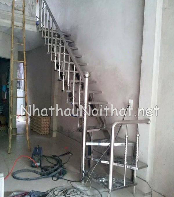 mau cau thang inox 46