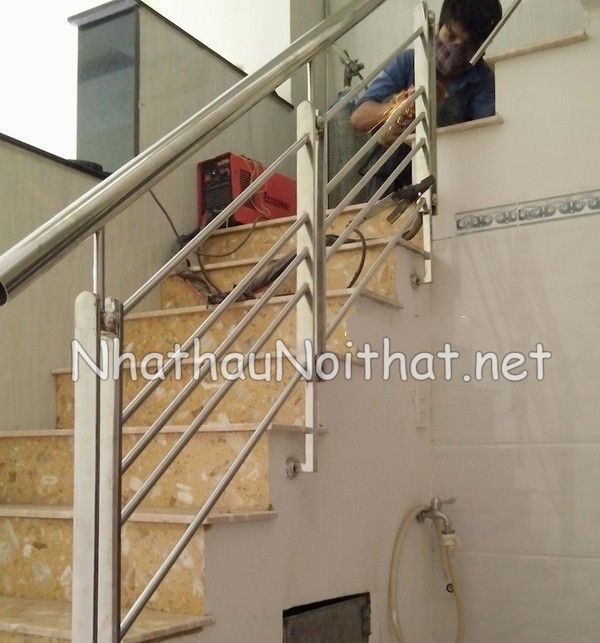 mau cau thang inox 47