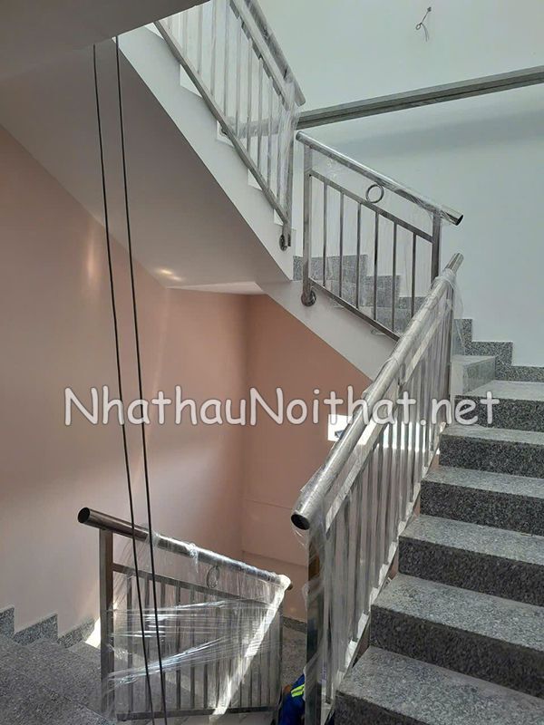 mau cau thang inox 48