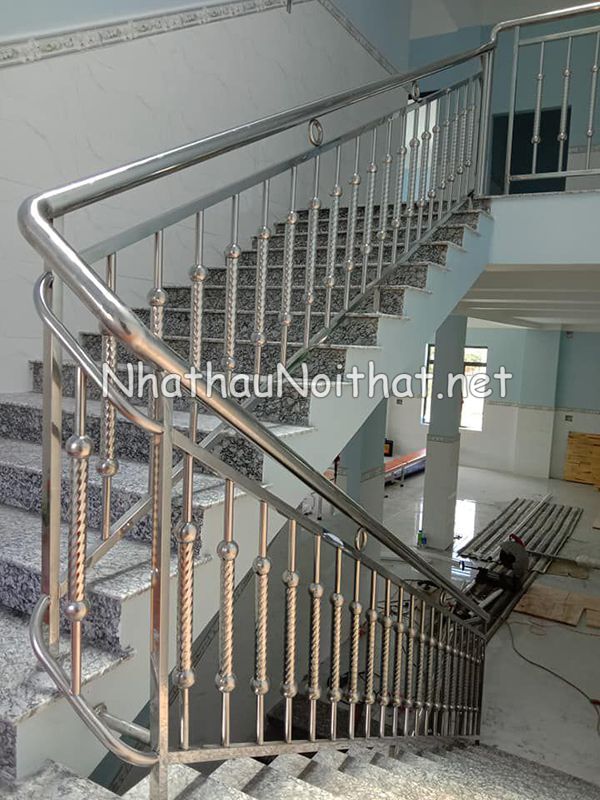 mau cau thang inox 7