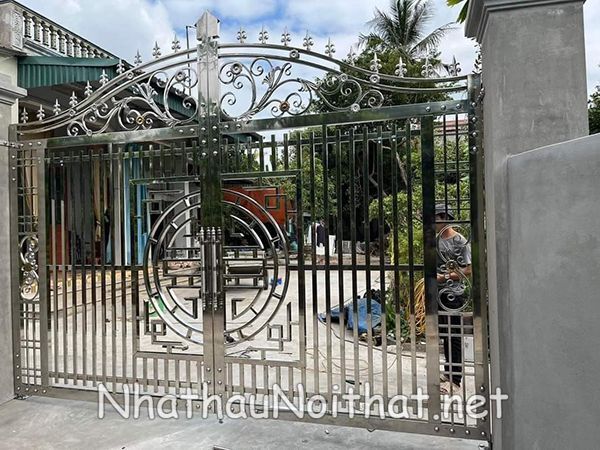 Xem 50 Mẫu Cửa Cổng Inox 2 Cánh Đẹp Vừa Ra Mắt – Báo Giá Cực Hấp Dẫn mau cua cong inox 2 canh 29