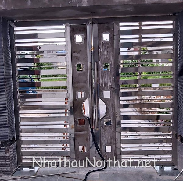 Xem 50 Mẫu Cửa Cổng Inox 2 Cánh Đẹp Vừa Ra Mắt – Báo Giá Cực Hấp Dẫn mau cua cong inox 2 canh 38