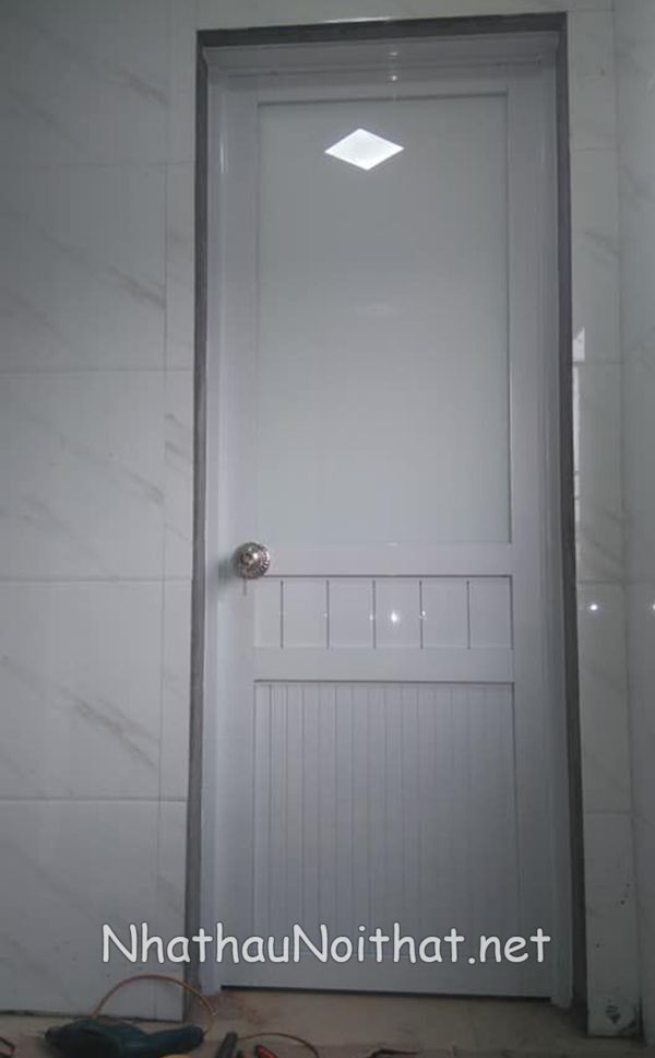 cua nhom nha ve sinh 16