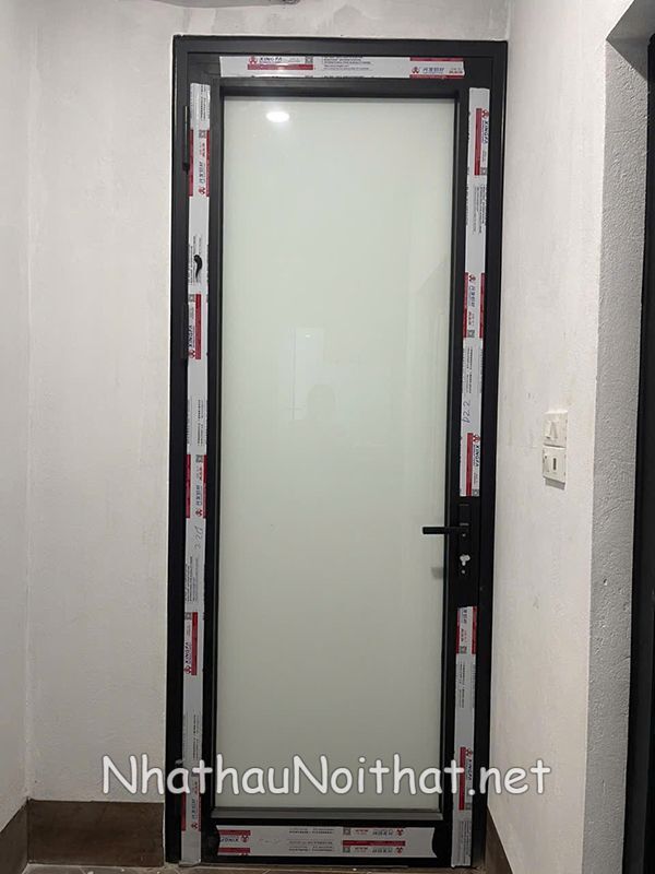 cua nhom nha ve sinh 19