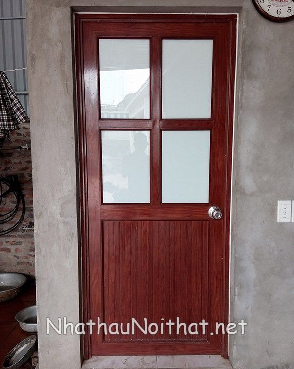 cua nhom nha ve sinh 2