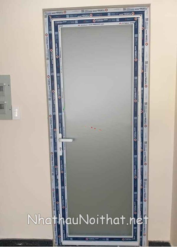 cua nhom nha ve sinh 21