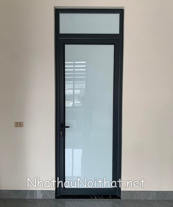 cua nhom nha ve sinh 28