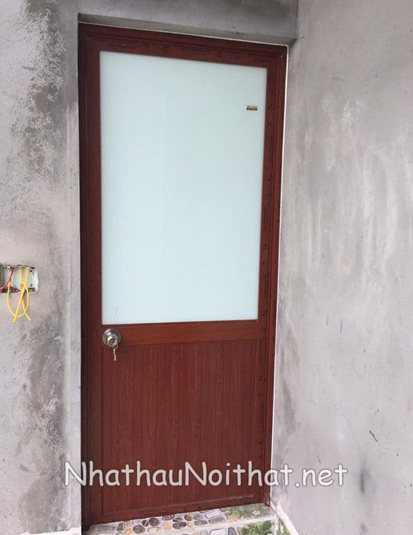 cua nhom nha ve sinh 3