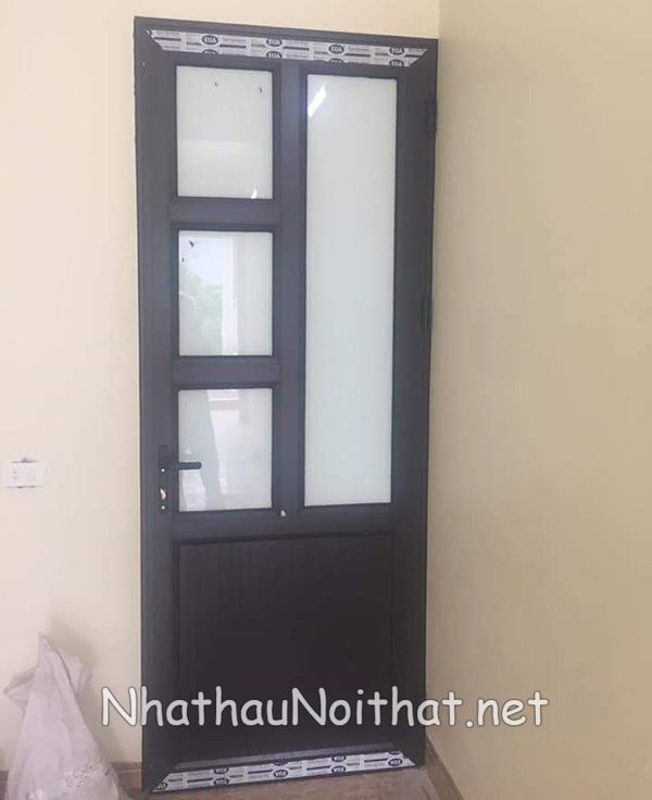 cua nhom nha ve sinh 5