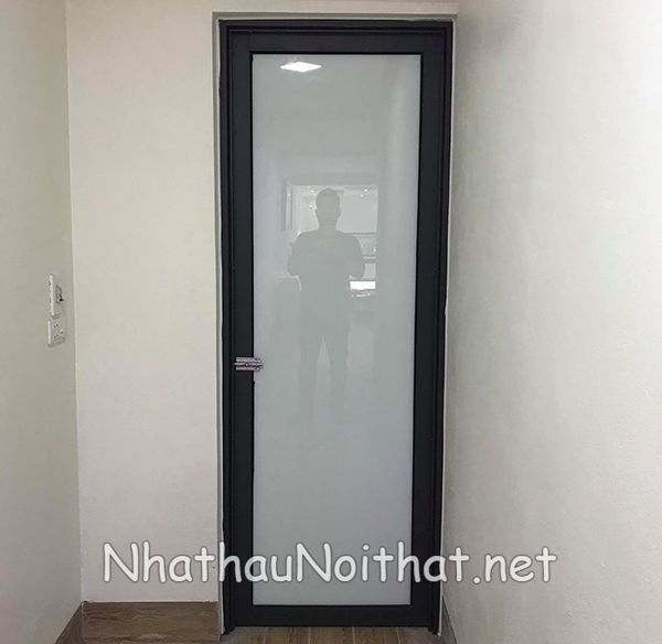 cua nhom nha ve sinh 6