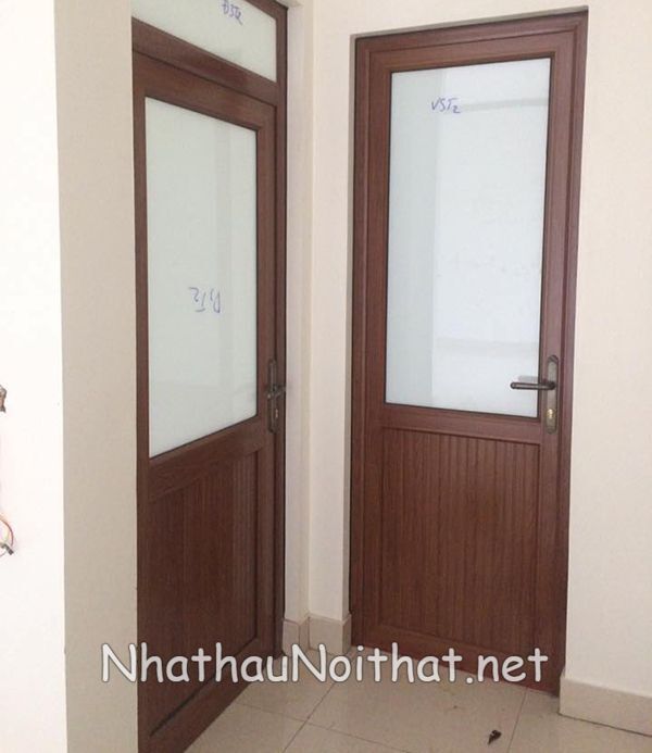 cua nhom nha ve sinh 7