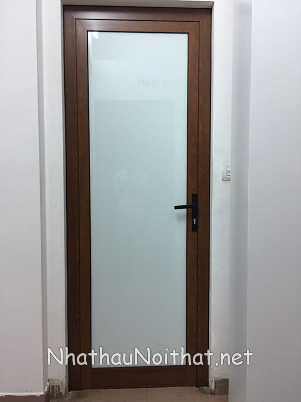 cua nhom nha ve sinh 8