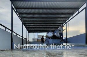 Mái Tôn Sân Thượng Đẹp – Xem 30 Mẫu Thực Tế & Báo Giá Chuẩn Thợ!