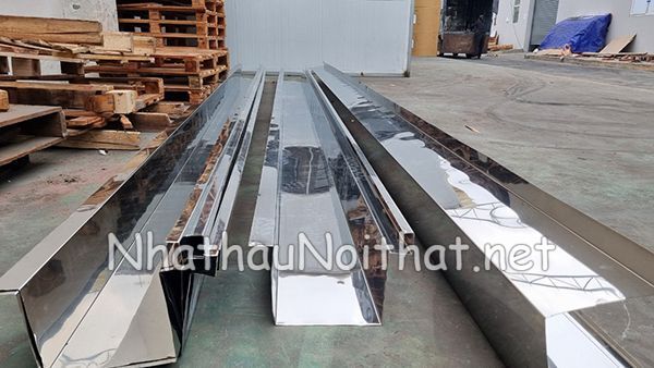 5 Sai lầm "Chết Người" Khi Lợp Mái Tôn Sân Thượng Vừa Nóng Vừa Nhanh Dột. mang nuoc mai ton 3