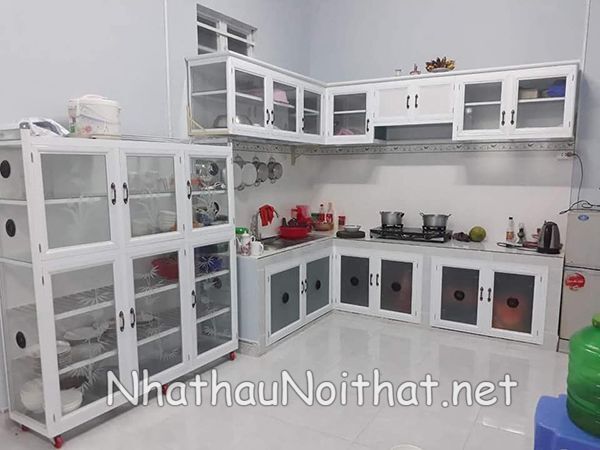 Xem 50 Mẫu Tủ Bếp Nhôm Kính Giá Rẻ Mới Nhất - Giá Chỉ Từ 1,2tr/md tu bep nhom kinh gia re 14