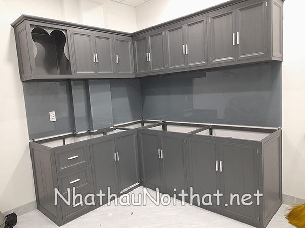 Xem 50 Mẫu Tủ Bếp Nhôm Kính Giá Rẻ Mới Nhất - Giá Chỉ Từ 1,2tr/md tu bep nhom kinh gia re 17