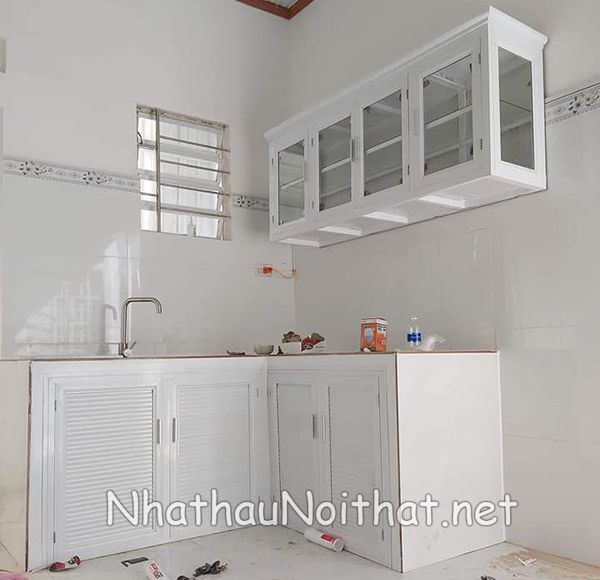 Xem 50 Mẫu Tủ Bếp Nhôm Kính Giá Rẻ Mới Nhất - Giá Chỉ Từ 1,2tr/md tu bep nhom kinh gia re 2