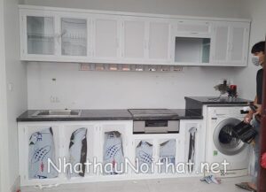 Tủ Bếp Nhôm Cỏ Là Gì? Tại Sao Đây Là "Ông Vua" Của Phân Khúc Giá Rẻ?