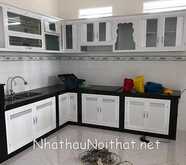 Xem 50 Mẫu Tủ Bếp Nhôm Kính Giá Rẻ Mới Nhất - Giá Chỉ Từ 1,2tr/md tu bep nhom kinh gia re 4